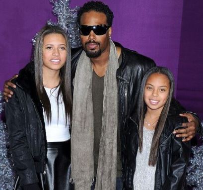 Illia Wayans with her father Shawn Wayans and sister Laila Wayans